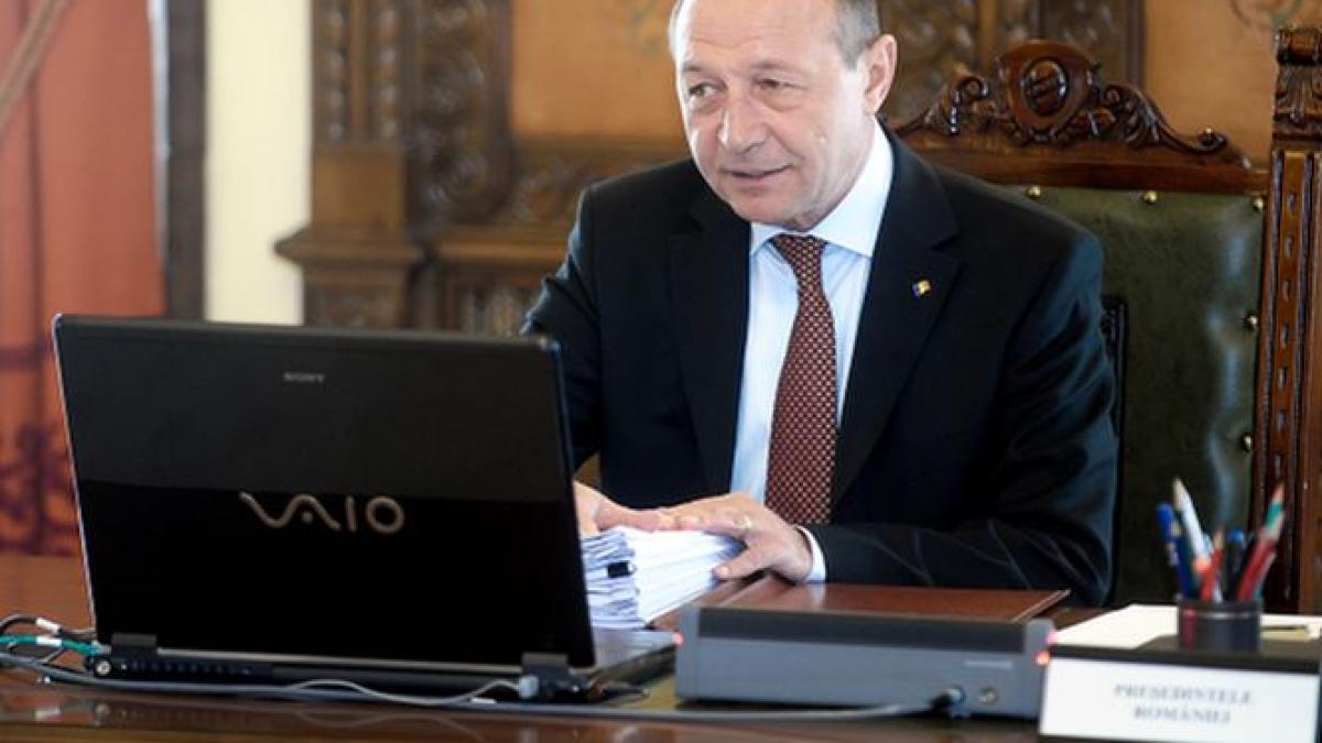 Băsescu: Am învăţat până la 6 dimineaţa, că vineri am test. Mi-am terminat temele