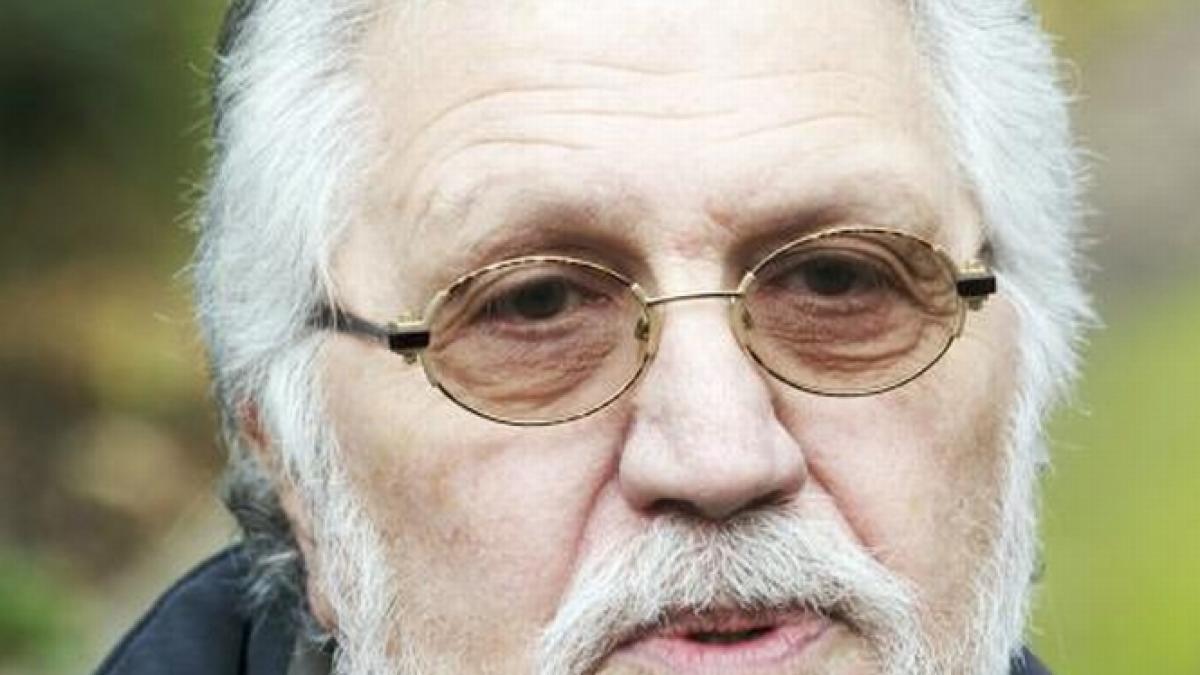 Dave Lee Travis, fost prezentator de radio al BBC, acuzat de abuzuri sexuale