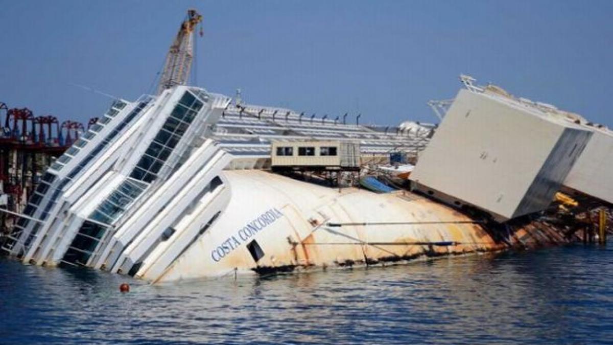 &quot;Costa Concordia&quot; va fi repusă pe linia de plutire luna viitoare