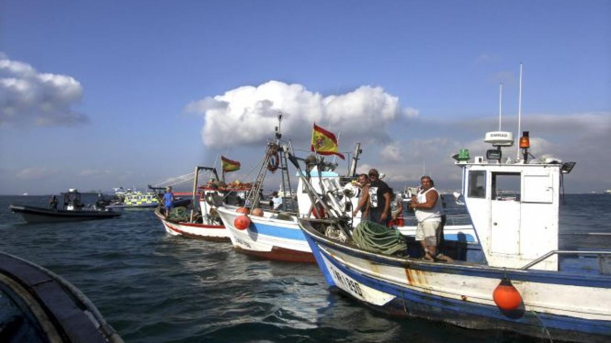 Zeci de pescari spanioli au protestat în apele din jurul Gibraltarului