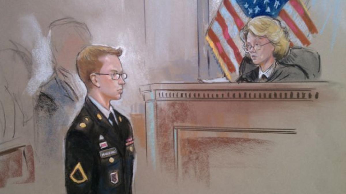 Decizie finală: Bradley Manning a fost CONDAMNAT la 35 de ani de închisoare