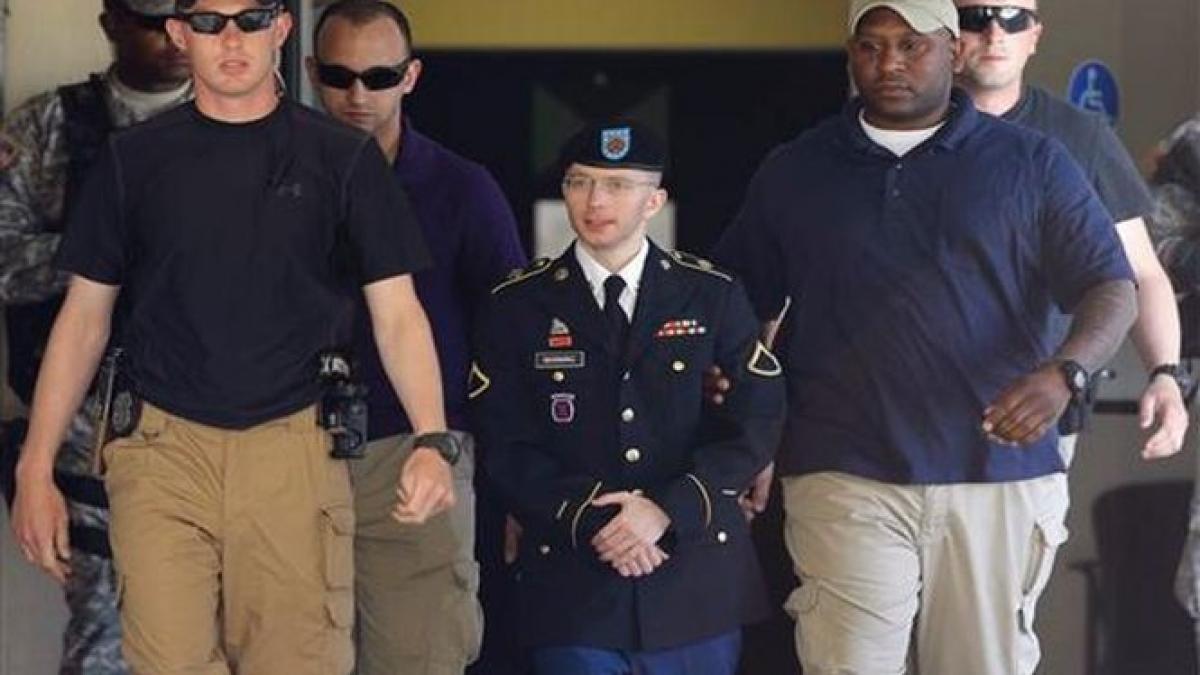 Bradley Manning ŞOCHEAZĂ! El este &quot;Chelsea&quot; şi vrea să fie FEMEIE pentru tot restul vieţii