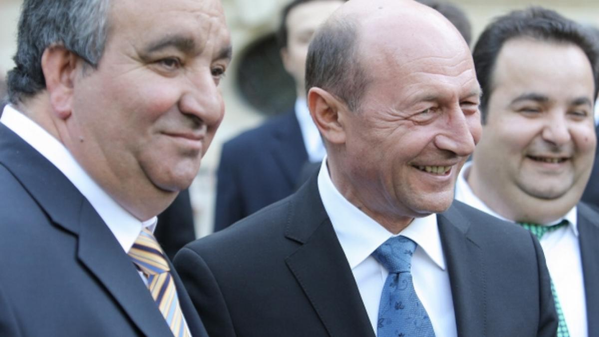 O altă probă a frăţiei Băsescu-Cioabă. Ce făceau preşedintele şi &quot;regele&quot; în 2006