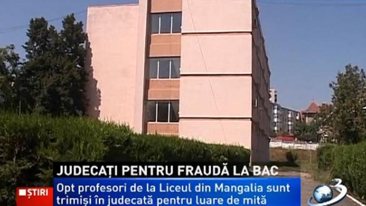 Opt profesori din Mangalia, trimişi în judecată pentru luare de mită 