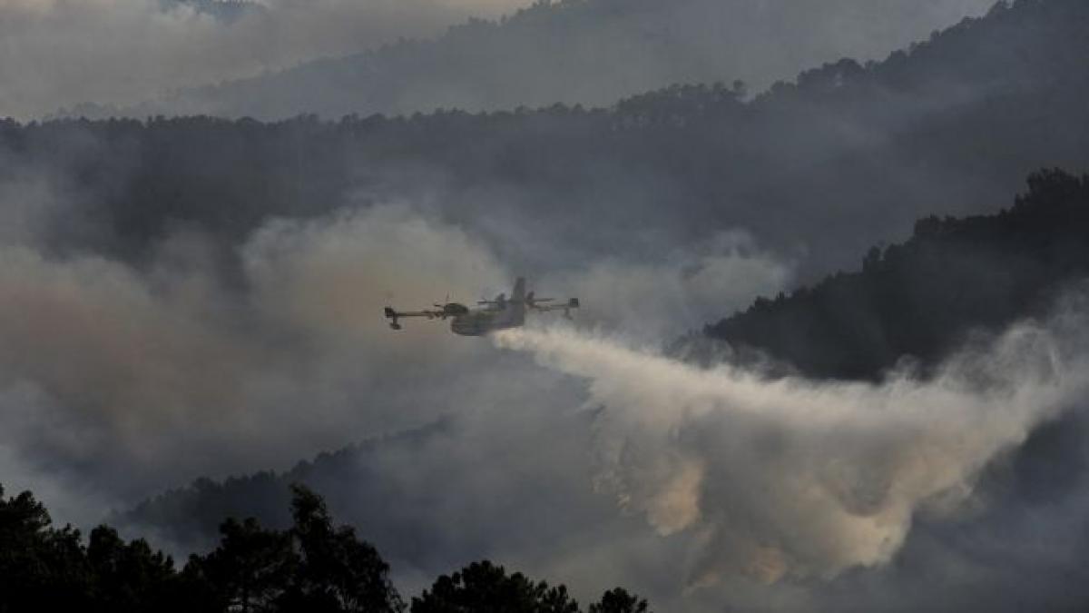 300 de persoane au fost evacuate din cauza unui puternic incendiu de vegetaţie la graniţa dintre Spania şi Portugalia