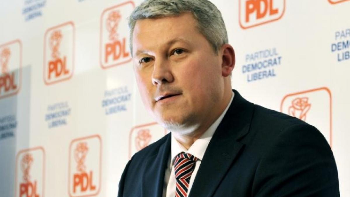 Predoiu: După familia Ceauşescu, familia Ponta, acum avem familia Mănescu