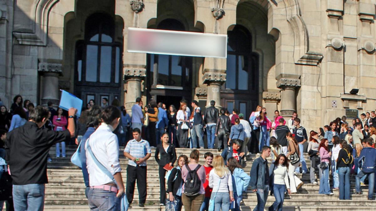 De bună voie şi nesiliţi de nimeni, românii se transformă în ţigani. Locurile din facultăţi şi licee, destinate romilor, ocupate tot de români