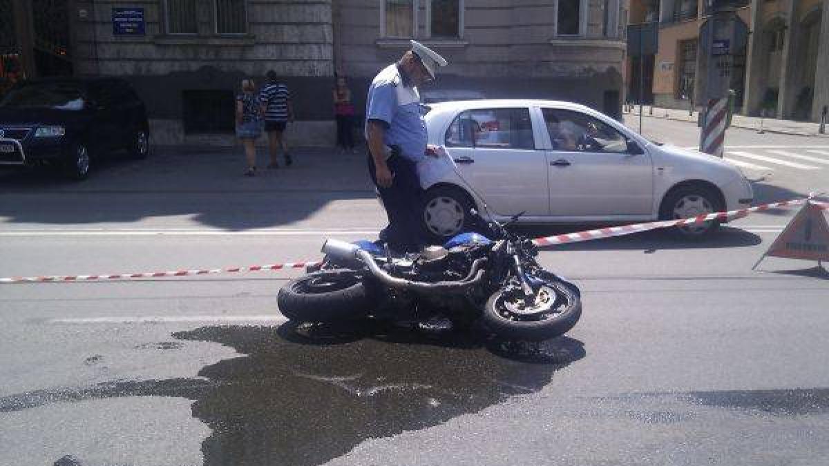 Viaţa unui bătrân de 62 de ani, curmată tragic de un motociclist vitezoman. Şi acesta a murit la spital, în urma rănilor grave