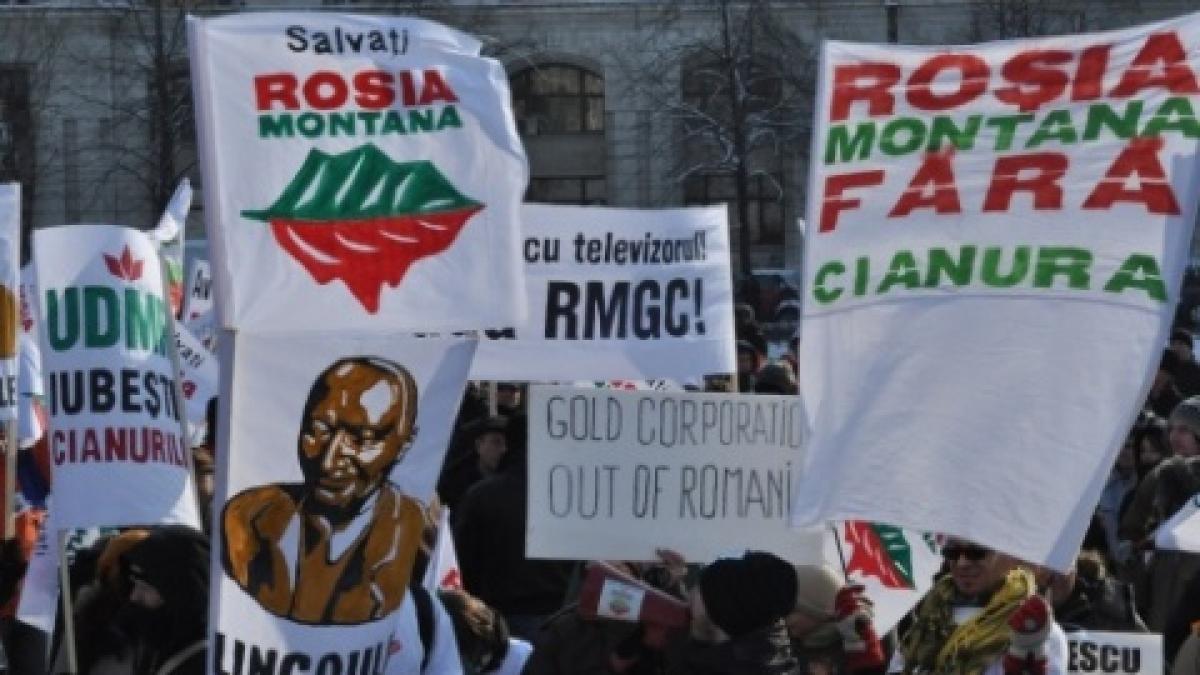 Mii de oameni au ieşit în stradă pentru a protesta faţă de proiectul Roşia Montană. Proiectul urmează să fie adoptat de Parlament