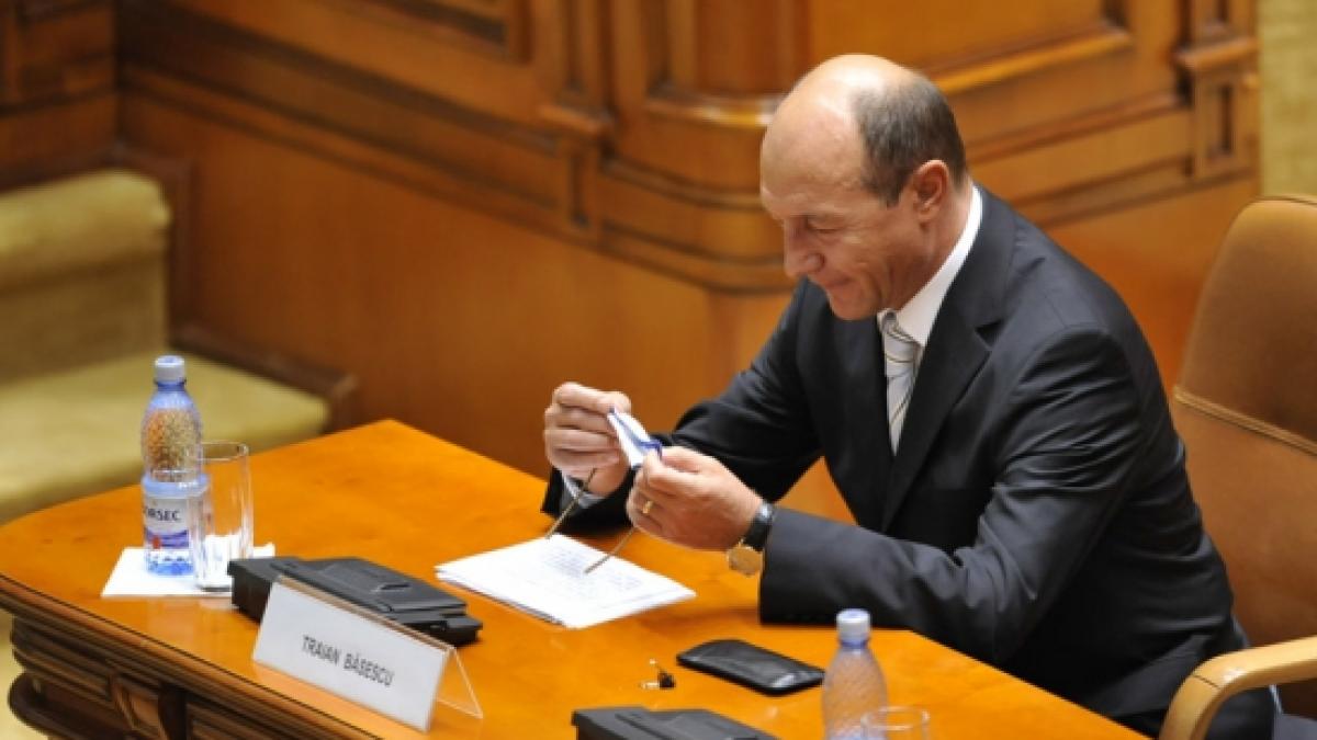 Băsescu: Am primit cererea Parchetului în cazul lui Videanu. Iau decizie după ce mă uit pe documente