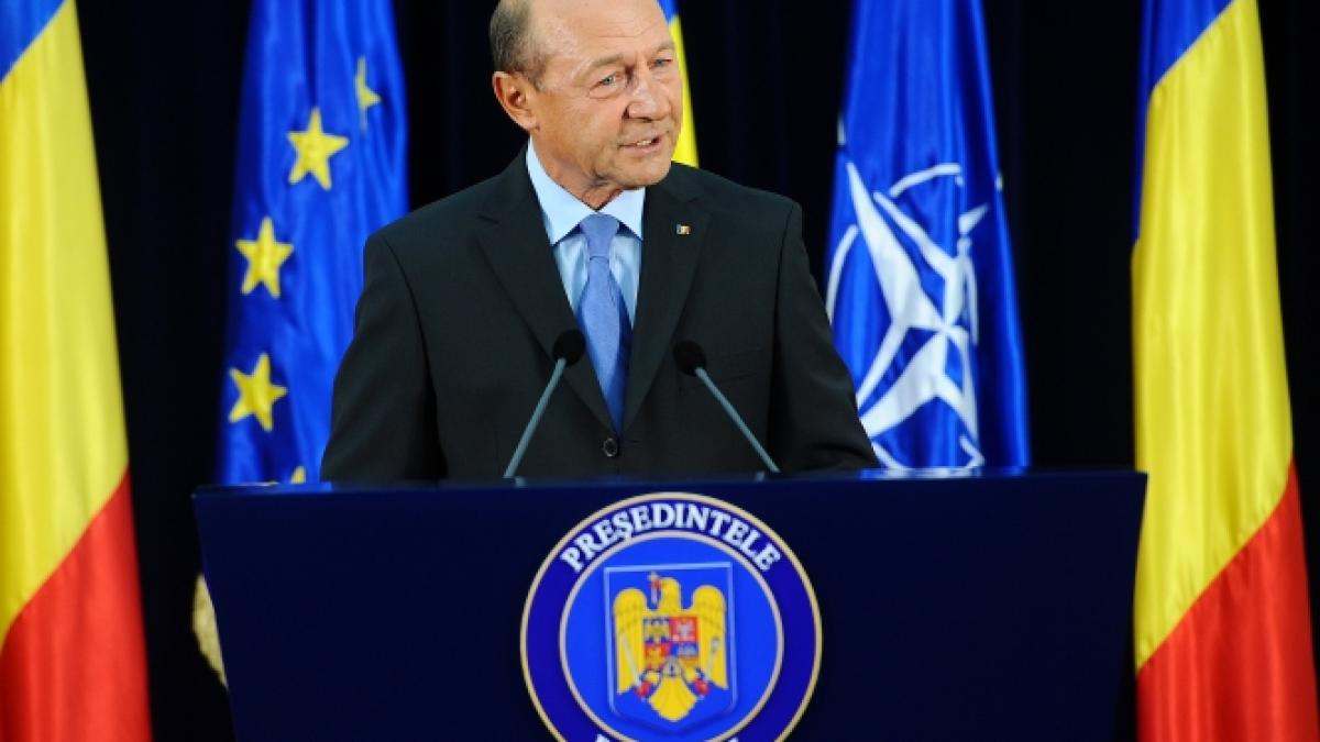 Băsescu: Şapte cavaleri ai Ordinului cer retragerea decoraţiei lui Tokes. Decizia aparţine Consiliului de Onoare