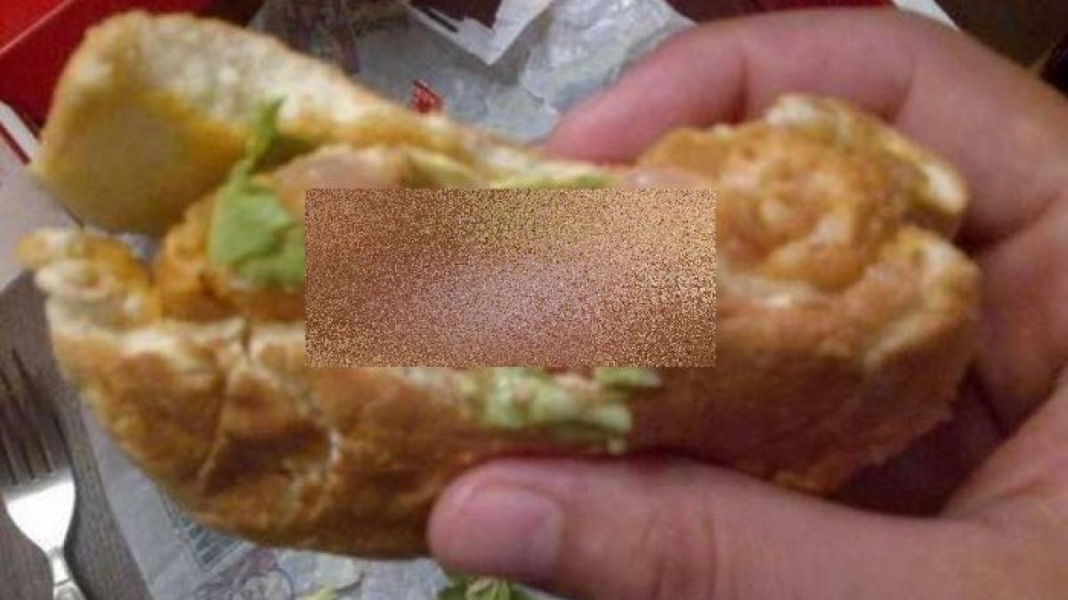 &quot;Aveam o foame de lup, dar când am desfăcut sandwich-ul am crezut că vomit instantaneu&quot;. Ce a descoperit în mâncare