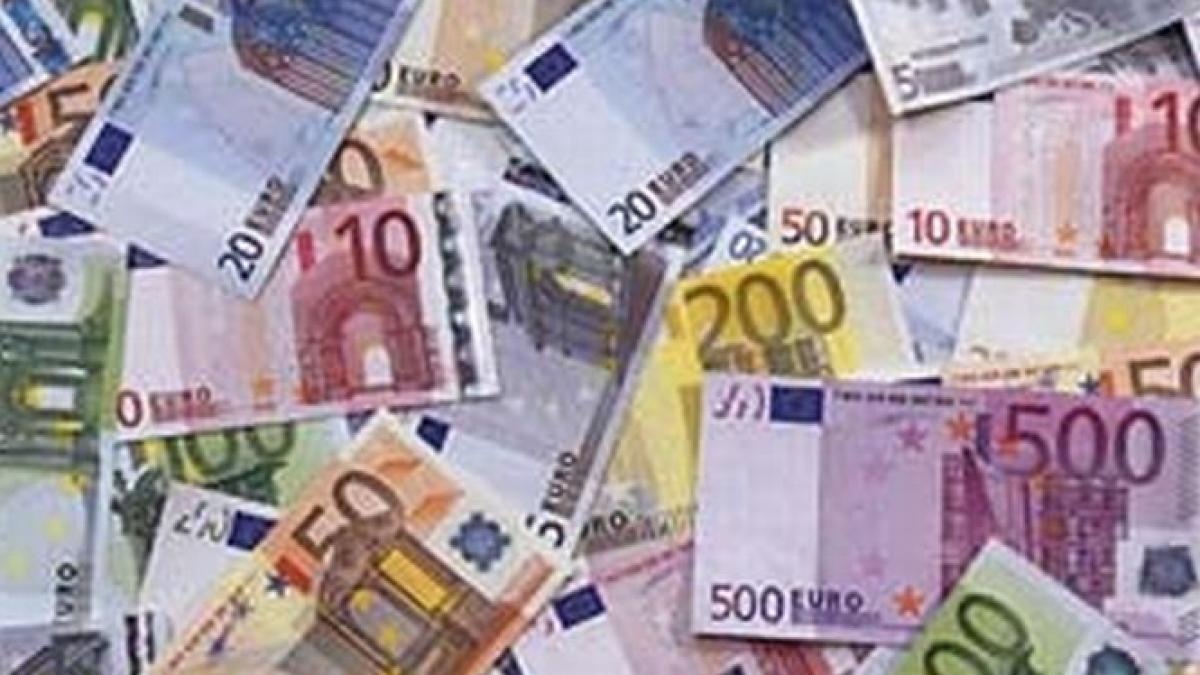 Un pensionar din Arad a devenit exemplu de omenie. A predat Poliţiei un plic cu 1.200 de euro găsit pe stradă