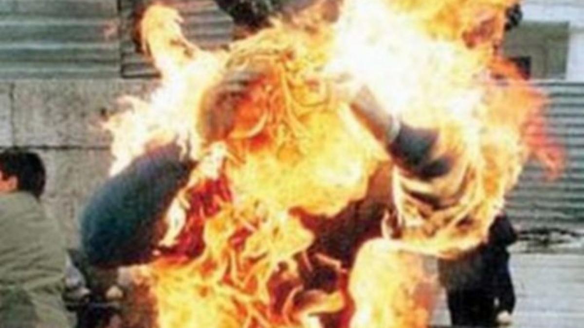 O persoană necunoscută s-a autoincendiat în faţa Palatului ONU de la Geneva