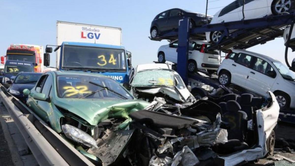 Peste 100 de maşini, implicate într-un accident rutier produs pe o autostradă din Marea Britanie