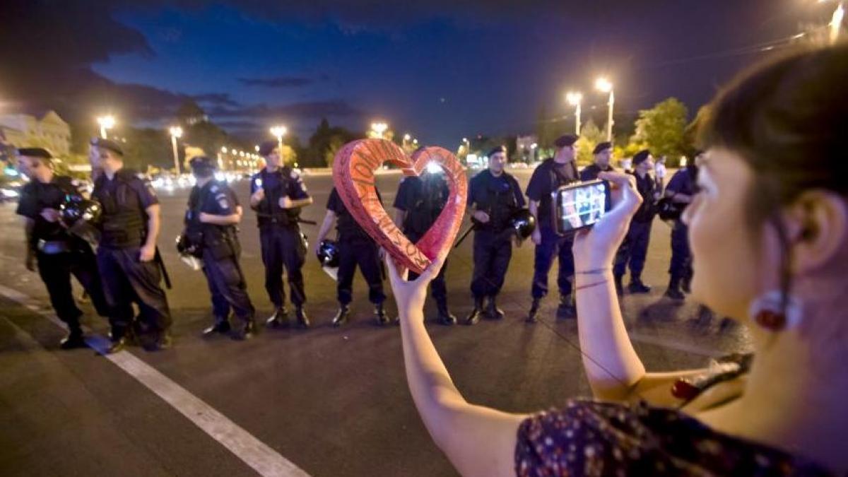 IMAGINI DIN PIAŢA UNIVERSITĂŢII: Peste 7.000 de oameni, în stradă pentru Roşia Montană