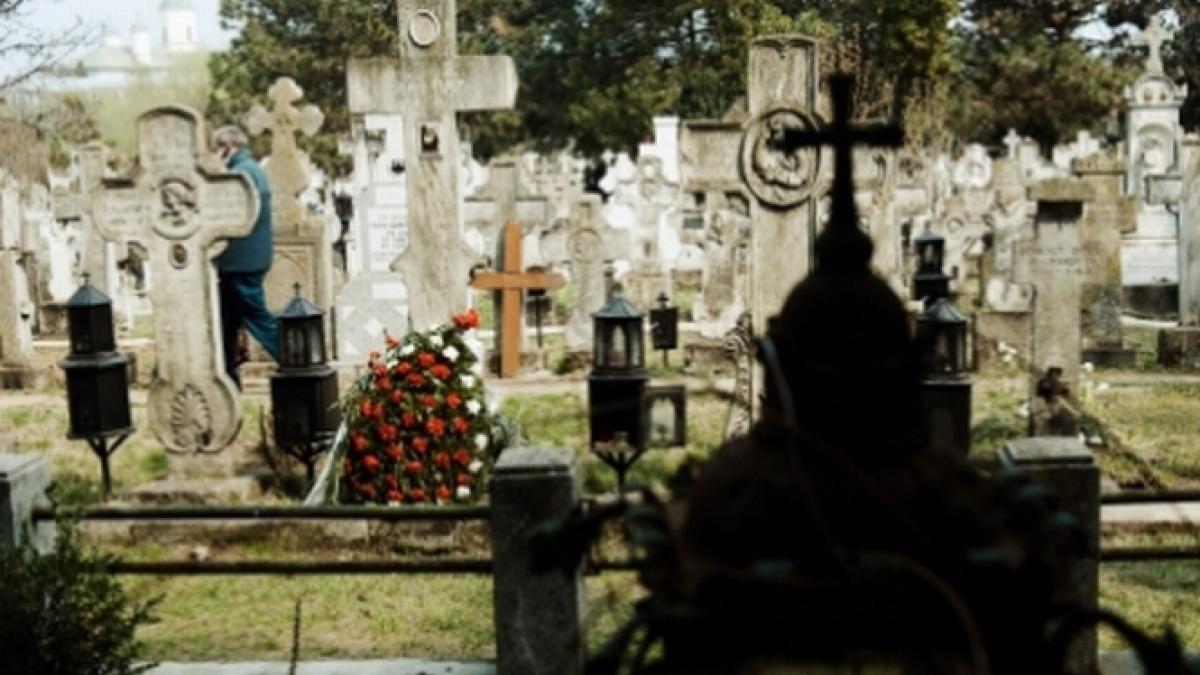 Hoţii de fier vechi nu mai au frică de Dumnezeu. S-au reprofilat şi fură din cimitire