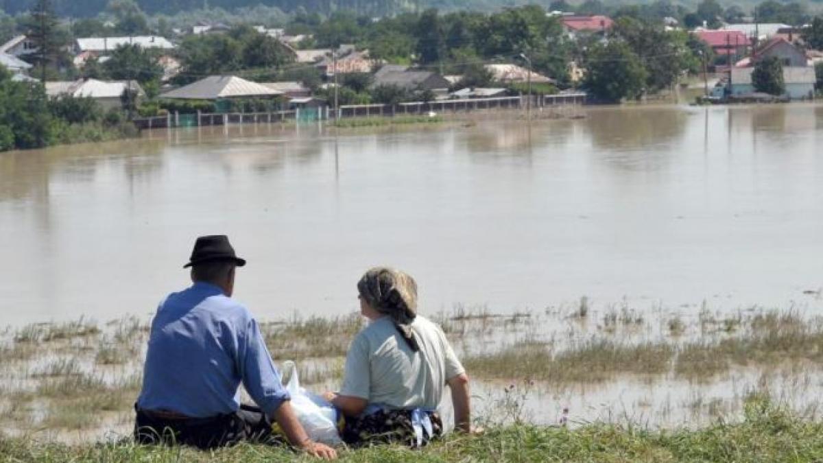 Cel mai recent bilanţ al inundaţiilor din Galaţi. În doar câteva ore, a plouat cât pentru doi ani. Sute de oameni au fost evacuaţi