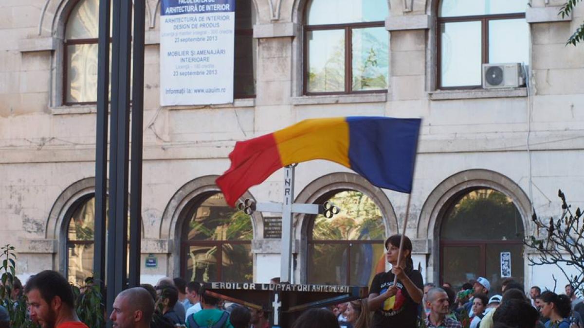 A 15-a zi de proteste în Piaţa Universităţii. Peste 10.000 de oameni au protestat faţă de proiectul Roşia Montană