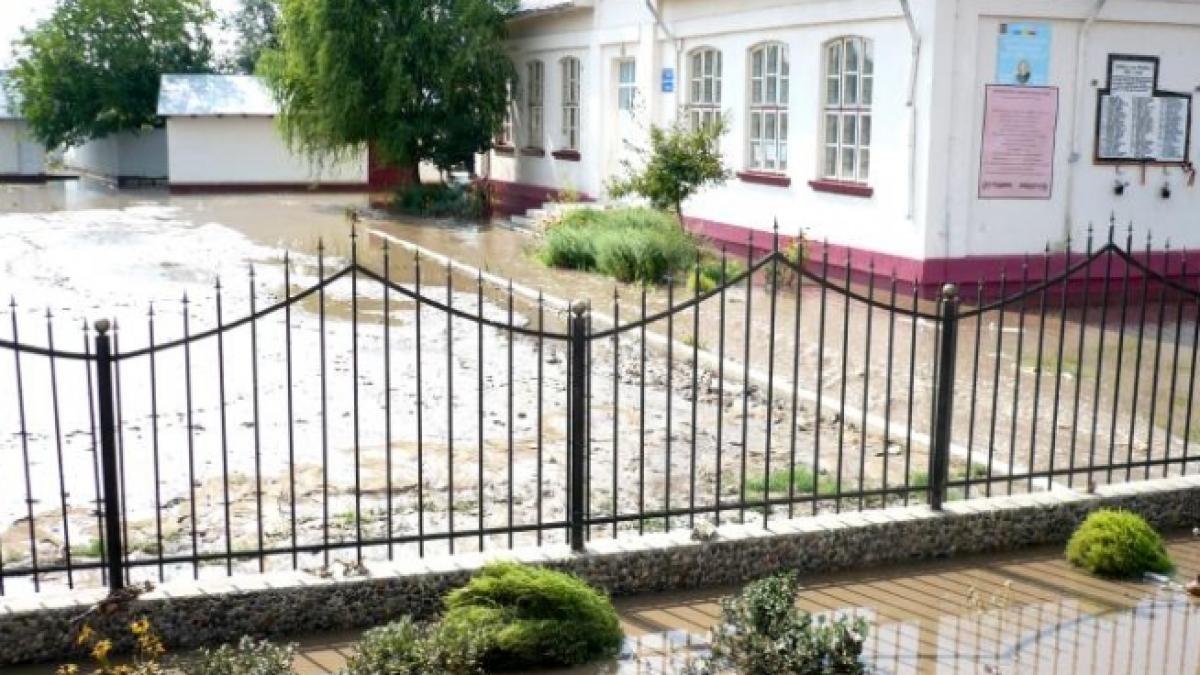 Bilanţ inundaţii Galaţi: Peste 6.000 de persoane evacuate şi 1.800 de case afectate