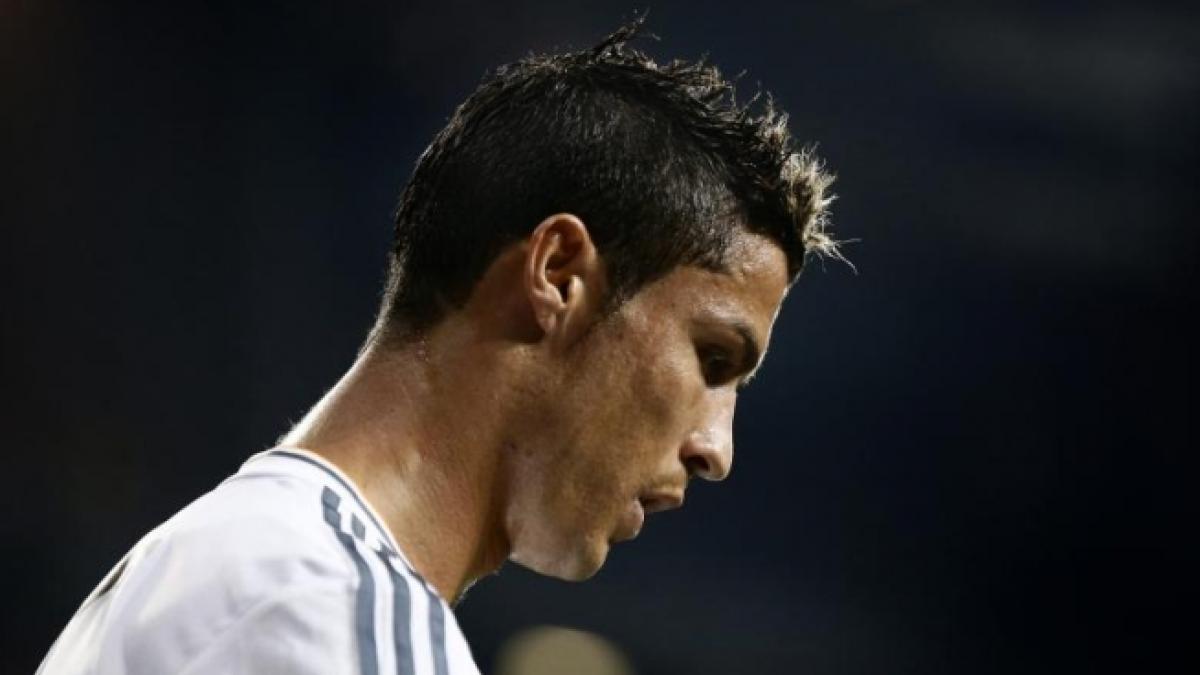 Cristiano Ronaldo RĂMÂNE la Real Madrid şi devine CEL MAI BINE PLĂTIT FOTBALIST DIN LUME