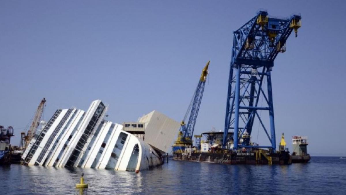 Nava Costa Concordia a fost repusă pe linia de plutire