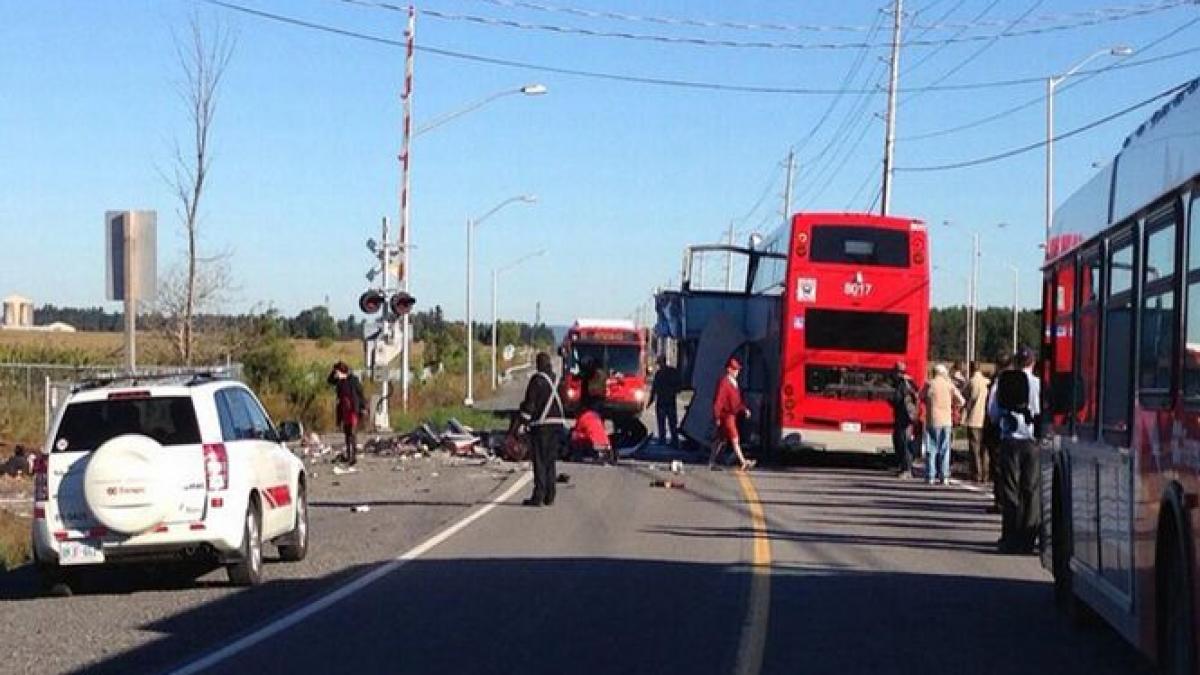 Canada.5 morţi după ce un tren a spulberat pe şine un autobuz de pasageri