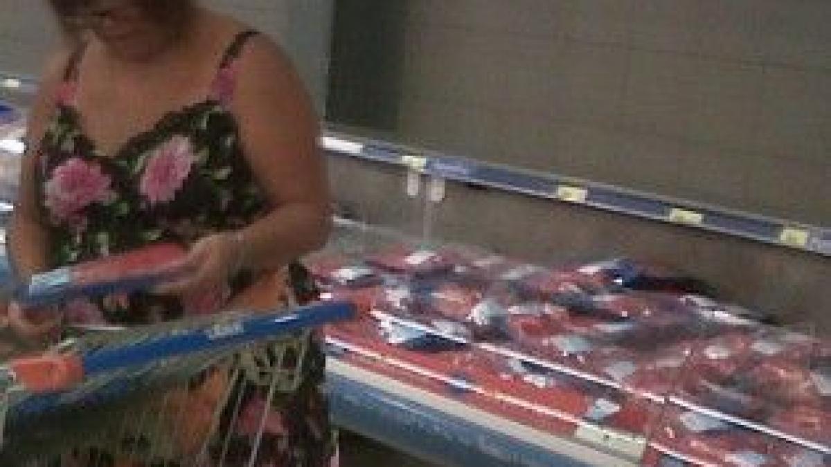 &quot;Mai rar vezi aşa ceva&quot;. Ceilalţi cumpărători şi-au făcut cruce când au văzut ce a pus femeia în cărucior, la supermarket