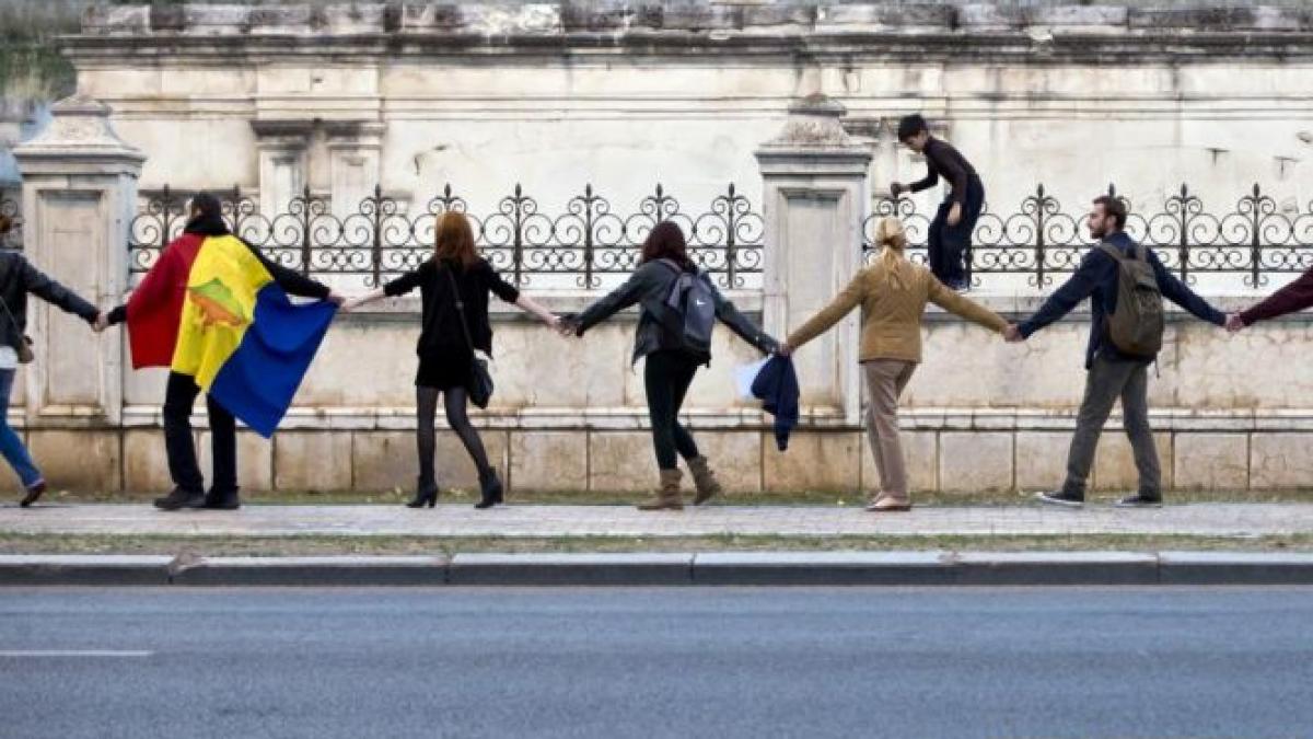 Peste 1.000 de protestatari faţă de proiectul Roşia Montană au pornit în marş de la Universitate