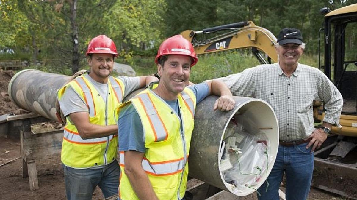 Capsula timpului, îngropată de Steve Jobs în urmă cu 30 de ani, a fost găsită. Vezi ce a pus în ea părintele Apple 