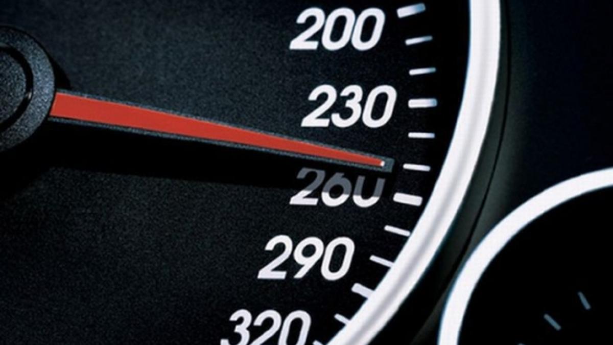 &quot;Zbura&quot; cu 236 km/h pe Autostrada Soarelui. Tânărul vitezoman a rămas fără permis