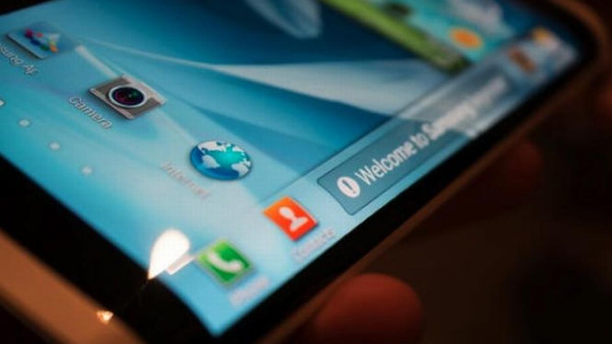 Samsung lansează telefonul viitorului. Aparatul va dispune de un ECRAN CURBAT