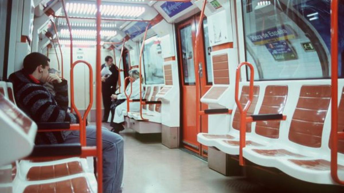 Descoperire extrem de valoroasă în subteran. Ce au găsit muncitorii de la metrou într-un tren