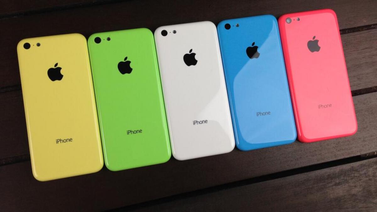 Noul iPhone 5C a ajuns în România. Cât COSTĂ produsul de la Apple