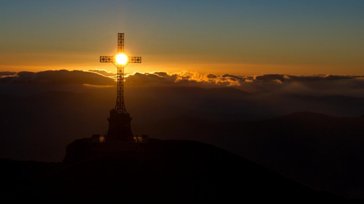 Ce se va întâmpla cu monumentul CRUCII de pe Caraiman. Autorităţile au făcut acest anunţ