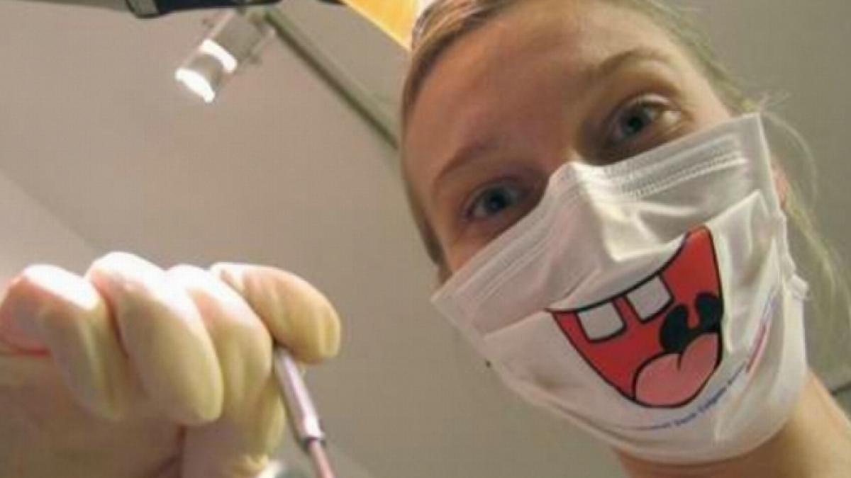 Dentişti: Copiii au rămas fără tratament stomatologic gratuit în 2013