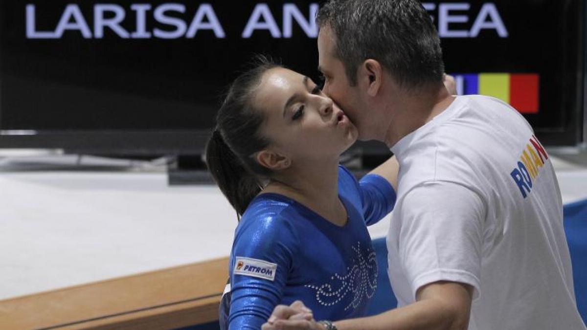 Larisa Iordache şi Sandra Izbaşa s-au calificat în patru finale la CM de gimnastică