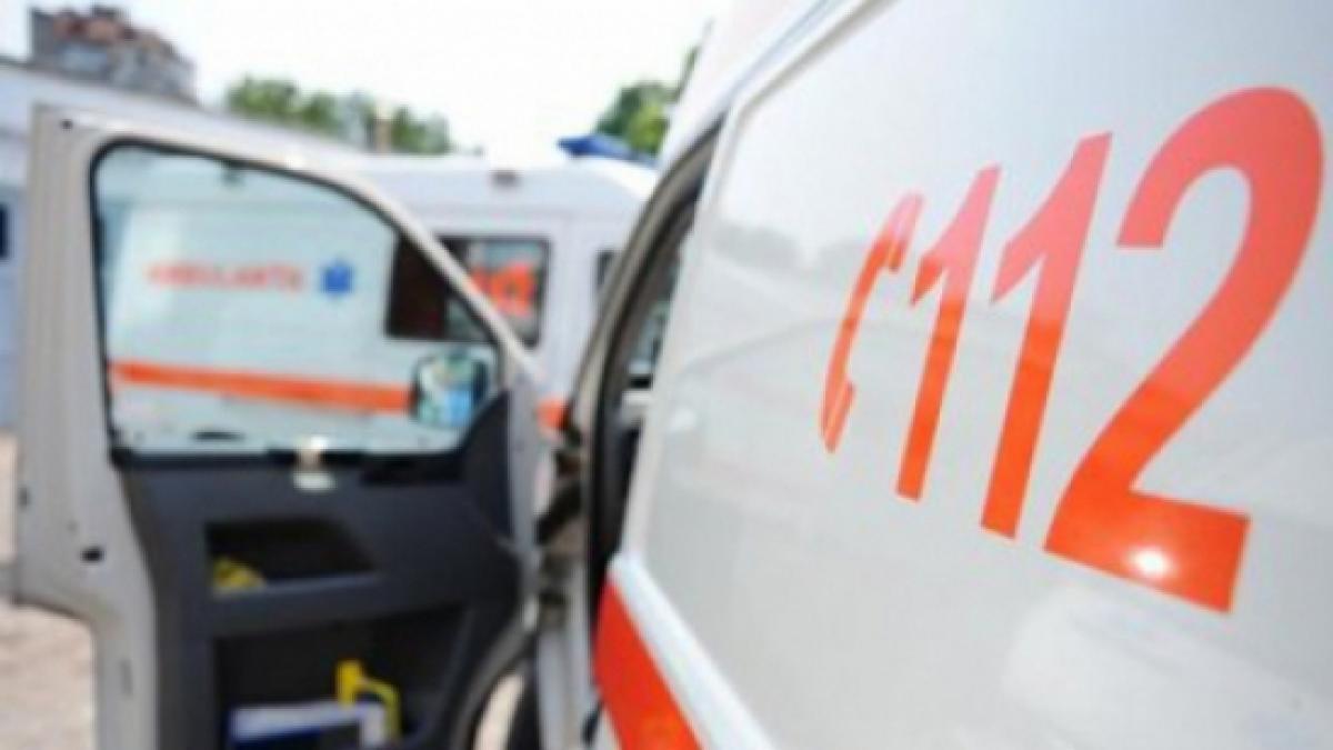 Un copil se zbate între viaţă şi moarte, după ce s-a accidentat în timp ce se juca