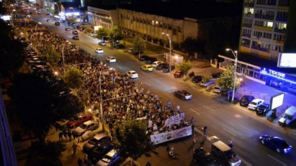 Aproape 1.000 de persoane protestează la Cluj faţă de proiectul de la Roşia Montană