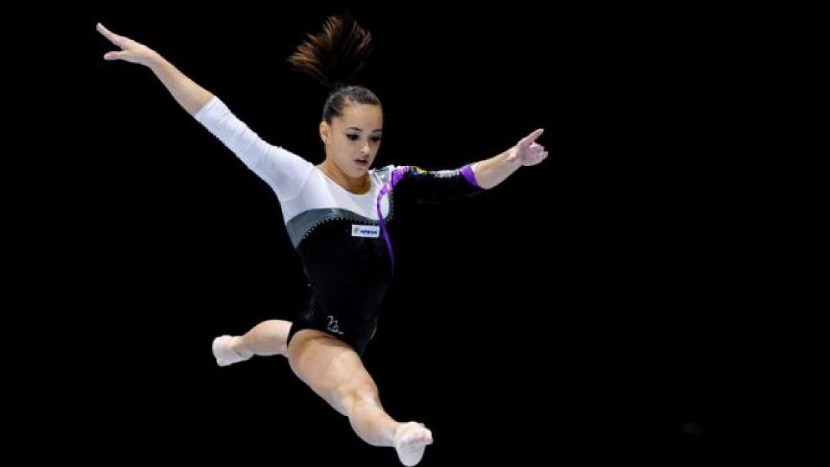 Gimnasta Larisa Iordache a câştigat medalia de bronz la Mondialele din Belgia