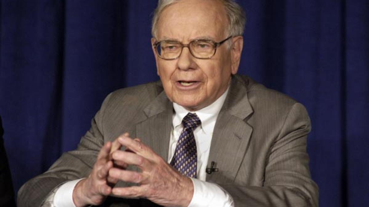 Warren Buffett AVERTIZEAZĂ: Practica aceasta e ca BOMBA NUCLEARĂ