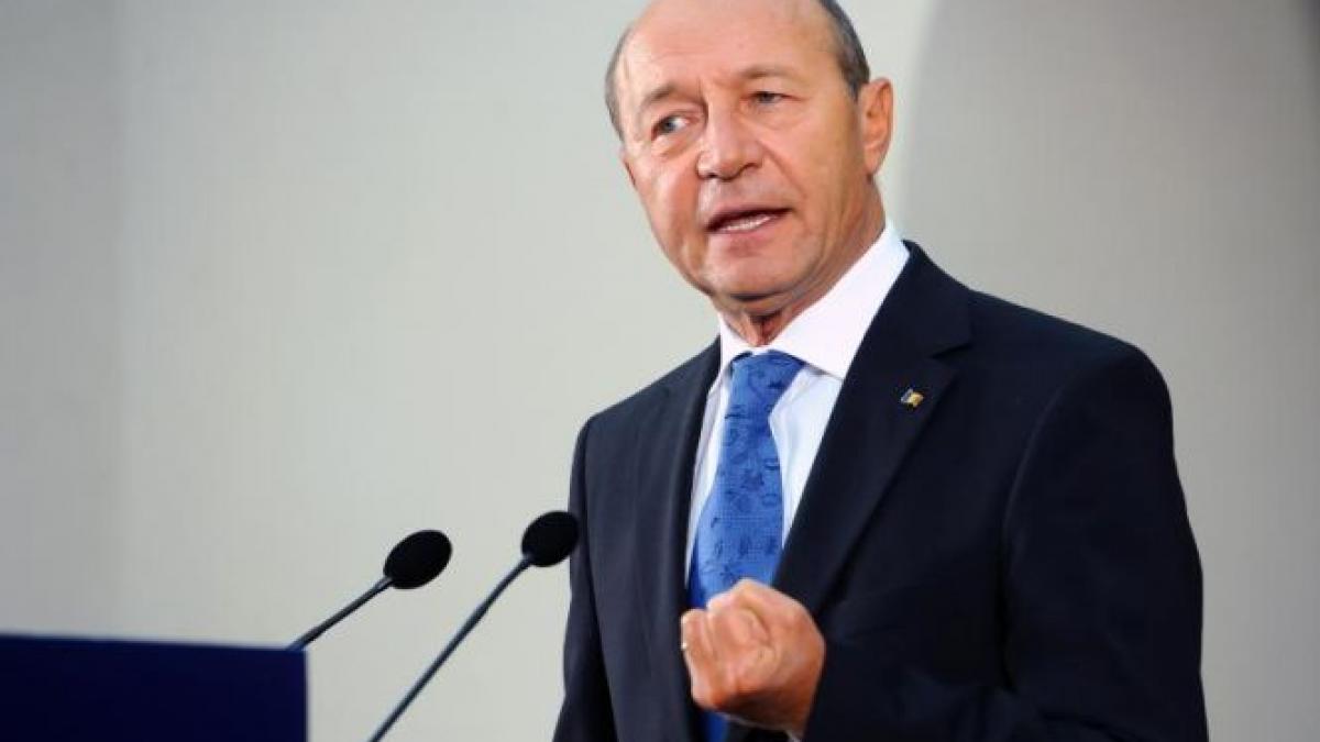 Băsescu: Menţinerea lui Dragnea în Guvern este o greşeală