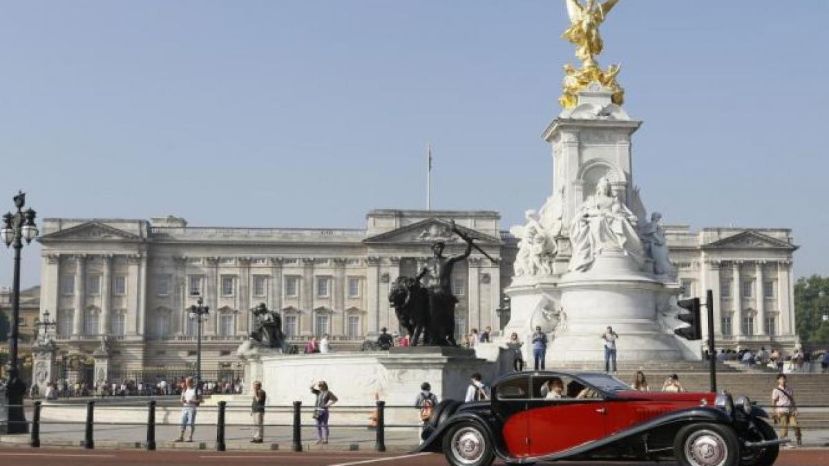 Palatul Buckingham se transformă în stadion pentru o zi