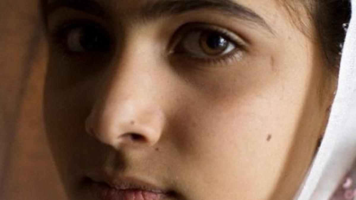 Malala Yousafzai îşi publică autobiografia, în care povesteşte teroarea prin care a trecut: Când am ajuns la spital, părul meu lung era acoperit de sânge