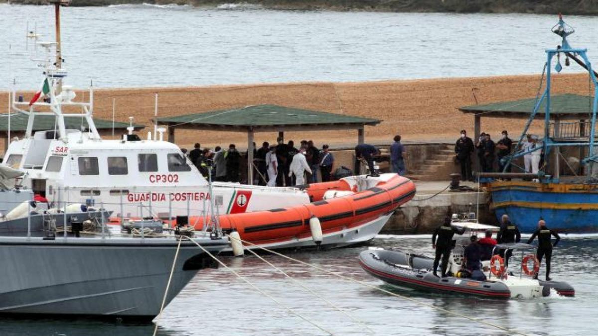 Căpitanul navei naufragiate în apropiere de insula Lampedusa a fost reţinut  