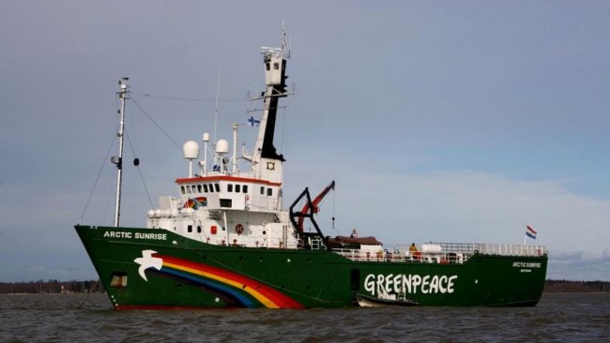 Ruşii susţin că pe nava aparţinând Greenpeace au fost găsite droguri de mare risc