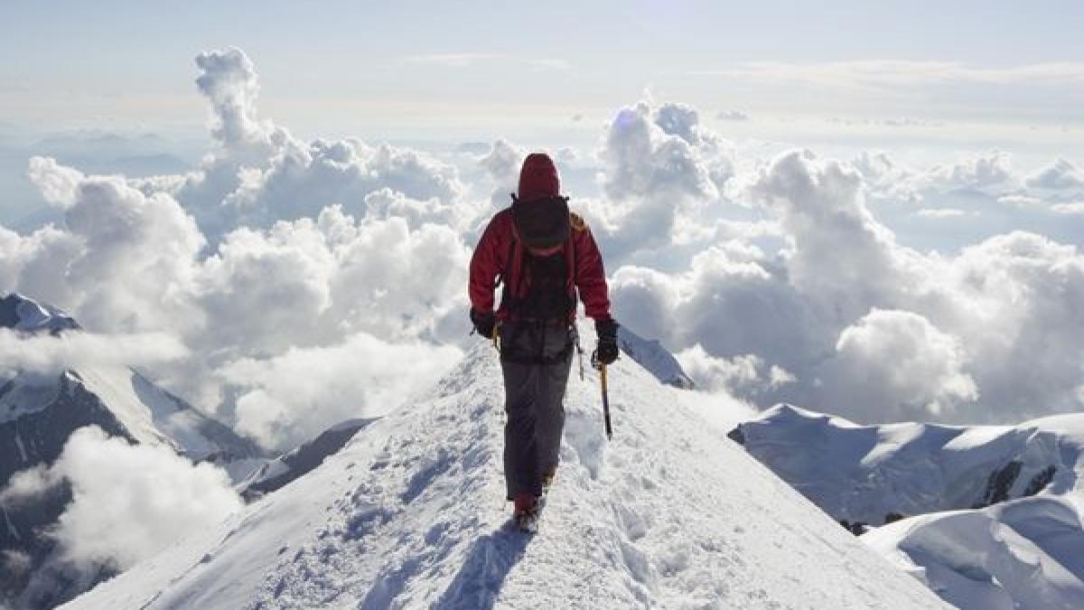 Altitudinea vârfului Mont Blanc, revizuită în scădere. Iată care este acum înălţimea celui mai înalt vârf din Europa occidentală