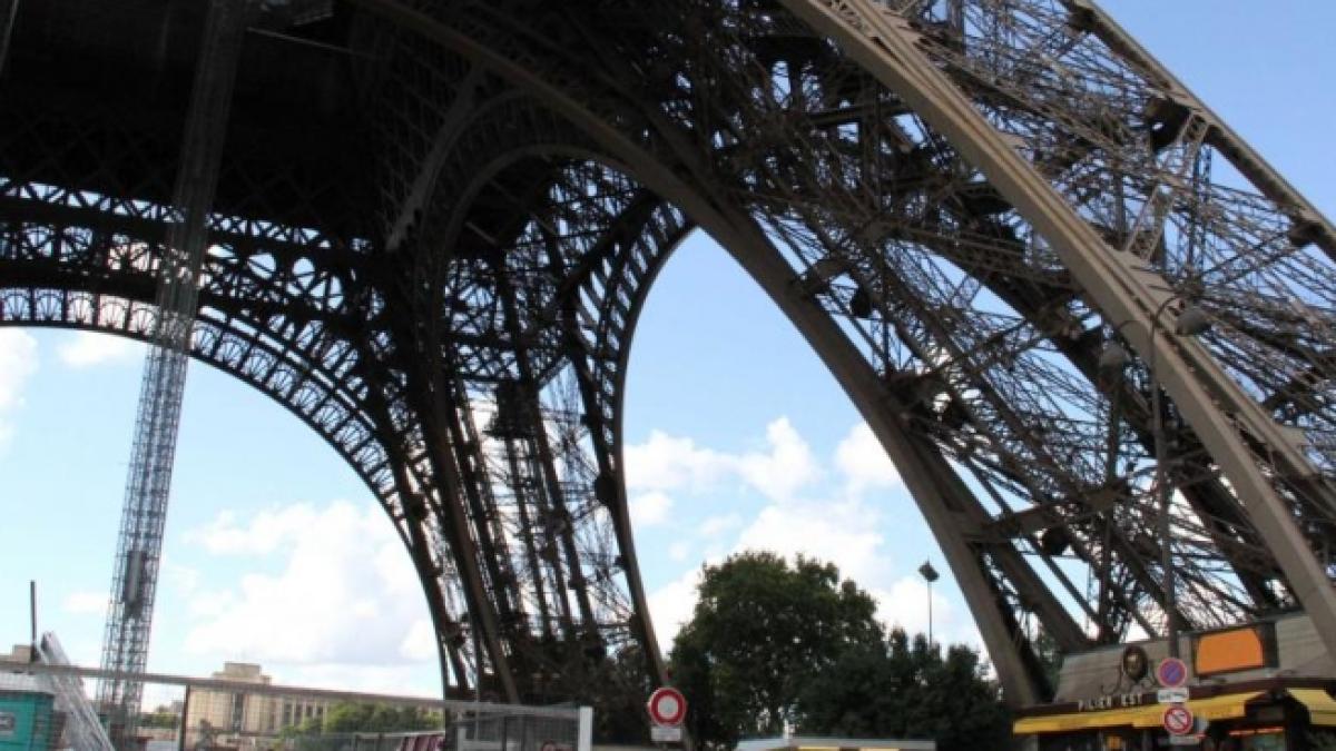 Turnul Eiffel, EVACUAT DE URGENŢĂ