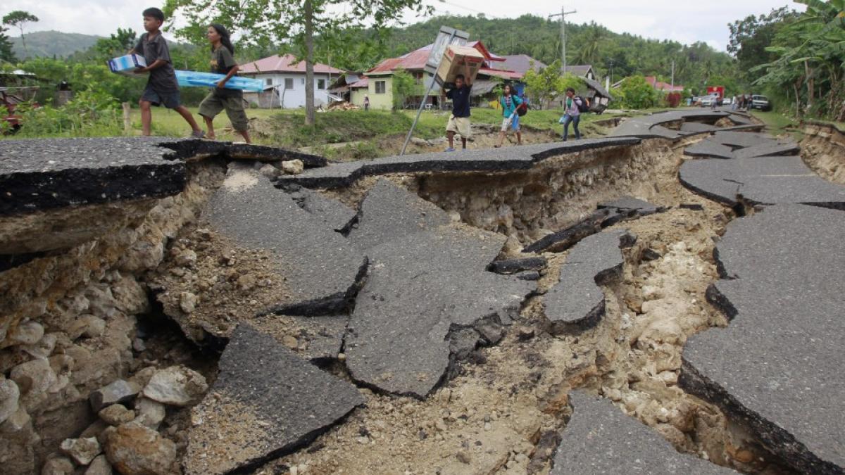 Cutremur devastator de 7,2 pe scara Richter, petrecut în Filipine. Cel puţin 32 de oameni au murit