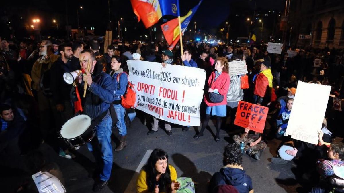 Quot Refuz Rezist Gazelor De Sist Quot Aproximativ 1 000 De Oameni Au Protestat In Faţa Sediului Tvr